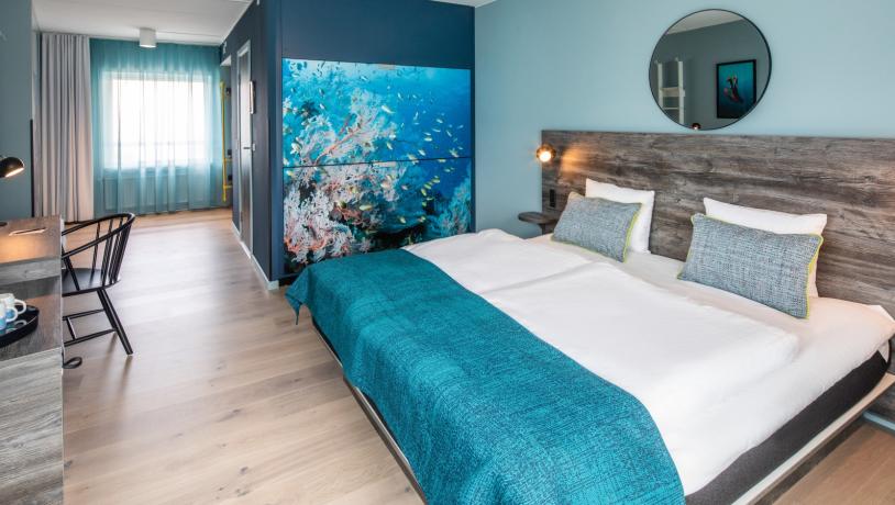 Quality Hotel The Reef Superior King Bed