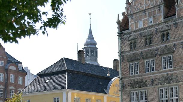 Jens Bangs Haus, Aalborg Rathaus und Budolfi Kirche